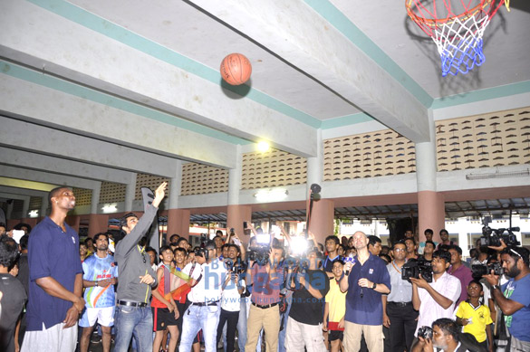 kunal kapoor plays basketball with nba champion david bosh 5