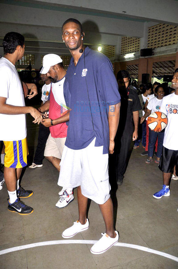 kunal kapoor plays basketball with nba champion david bosh 9