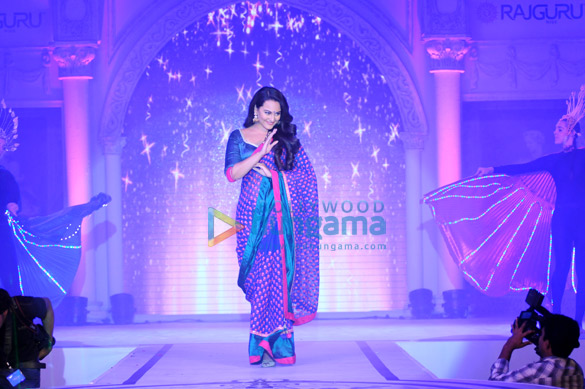 sonakshi sinha walks the ramp for rajguru rises saree fashion show 2