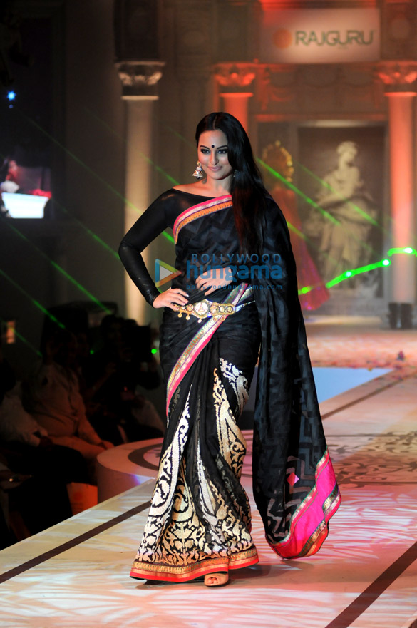 Sonakshi Sinha Walks The Ramp For Rajguru Rises Saree Fashion Show Parties And Events