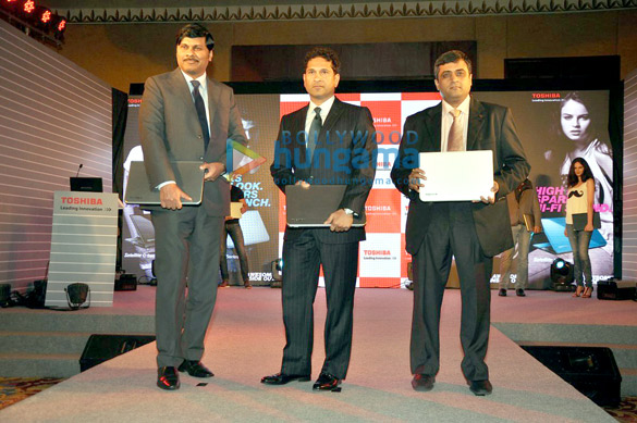 sachin tendulkar unveils toshibas new range of laptop 2