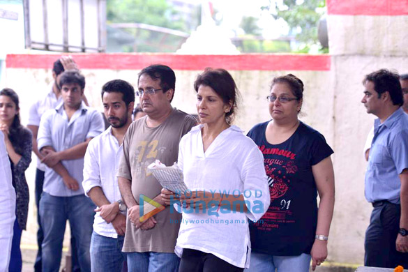 celebs at the funeral of anita rajs father 4