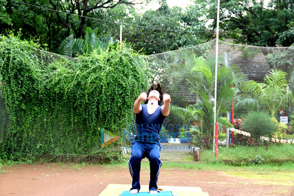 tiger shroff performs daredevil stunts 11