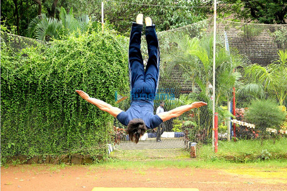 tiger shroff performs daredevil stunts 13