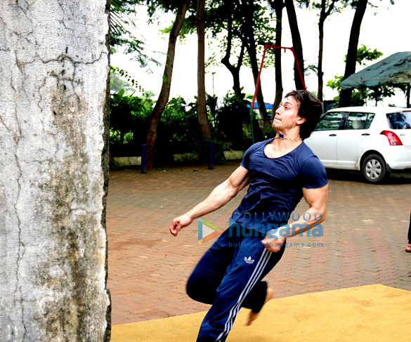 tiger shroff performs daredevil stunts 4