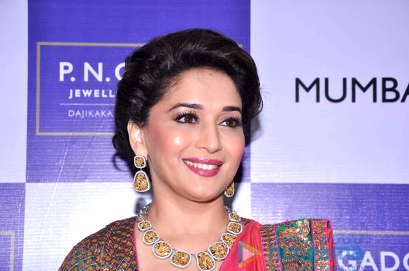 madhuri dixit launches p n gadgil jewellers store 5