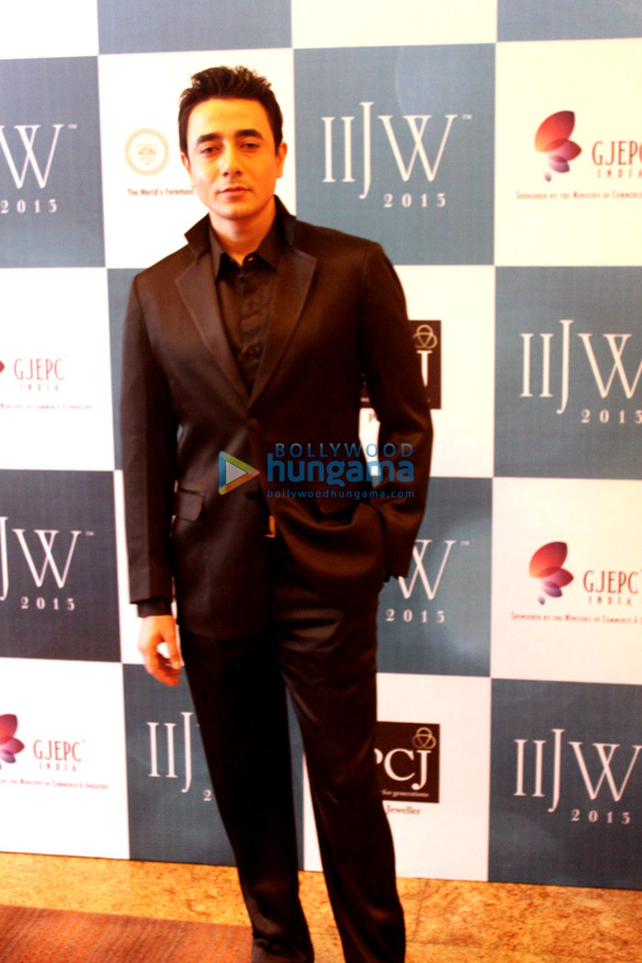 mantra walks the ramp for beti at iijw 2013 4