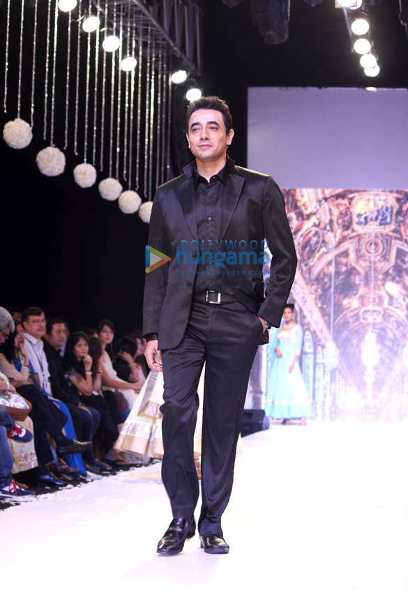 mantra walks the ramp for beti at iijw 2013 6