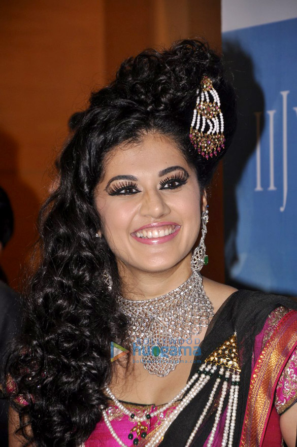rana kajal tapsee walk the ramp for moni agarwal at iijw 2013 15