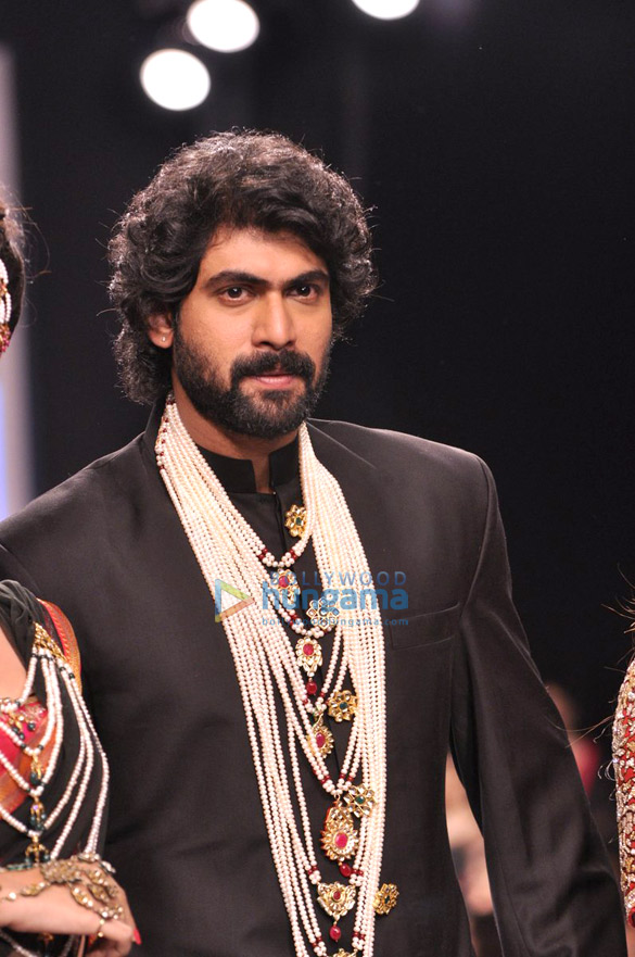 rana kajal tapsee walk the ramp for moni agarwal at iijw 2013 11
