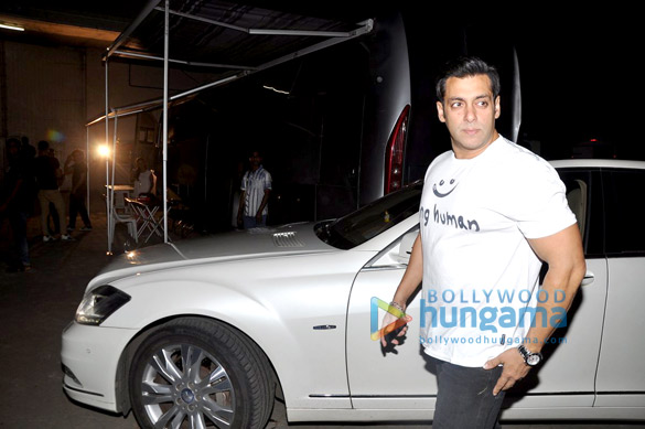 salman khan snapped during photoshoot at mehboob studios 5