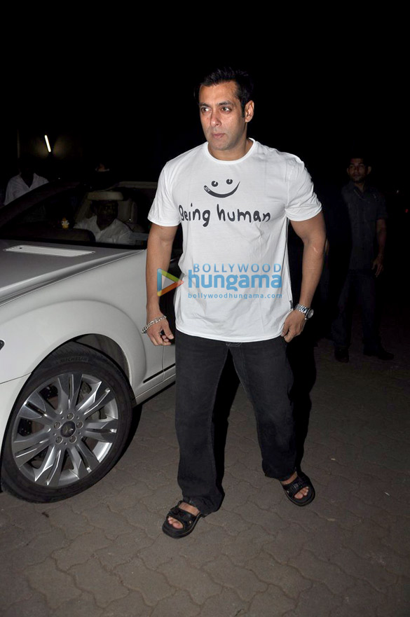 salman khan snapped during photoshoot at mehboob studios 9