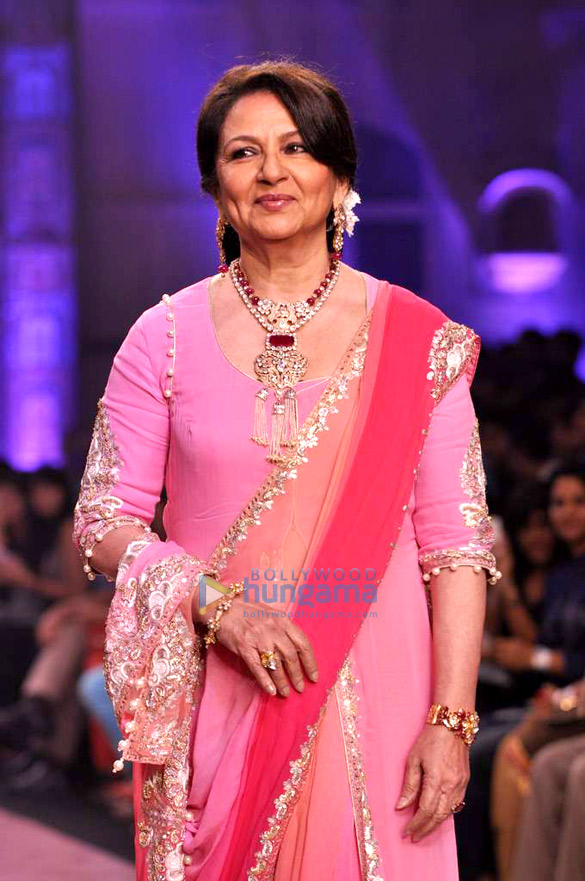 kangna vidyut walk the ramp for birdhichand ghanshyamdas at iijw 2013 8