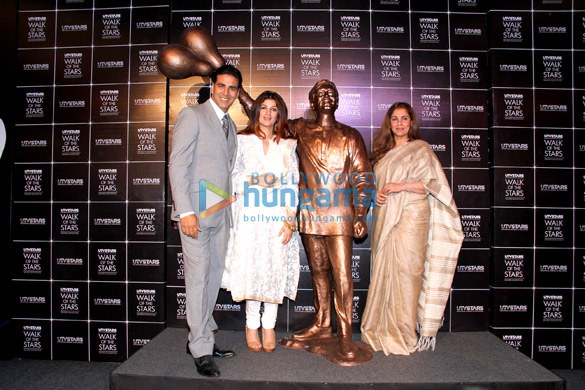 launch of rajesh khannas statue for utv stars walk of the stars 5