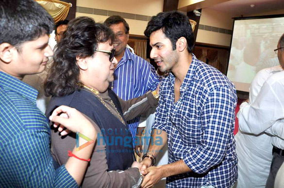 varun prabhu dheva at the prayer meet of sajid wajids father 12