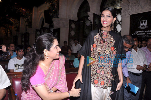 sonam kapoor at nbt samwaad press conference 6