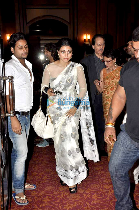 kajol hema juhi at the premiere of tanishas play 20