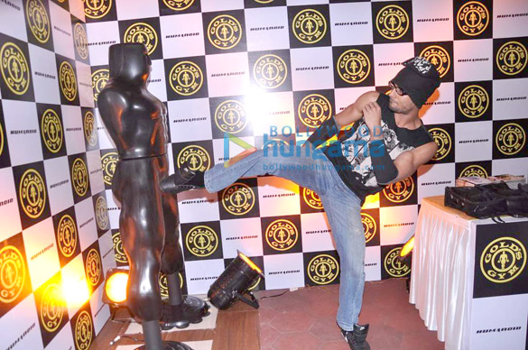 prateik aftab at the re launch of golds gym 2
