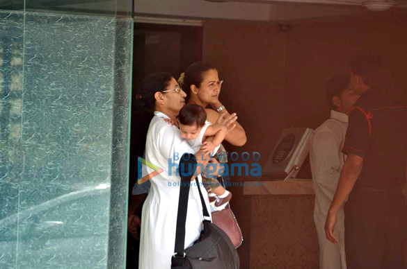 salman snapped with family post raksha bandhan 5