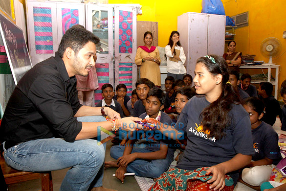 shreyas talpade celebrates raksha bandhan with the akanksha foundation kids 5
