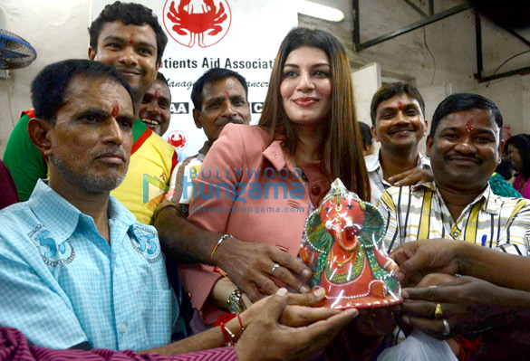 kainaat arora celebrates raksha bandhan with cancer patients 3
