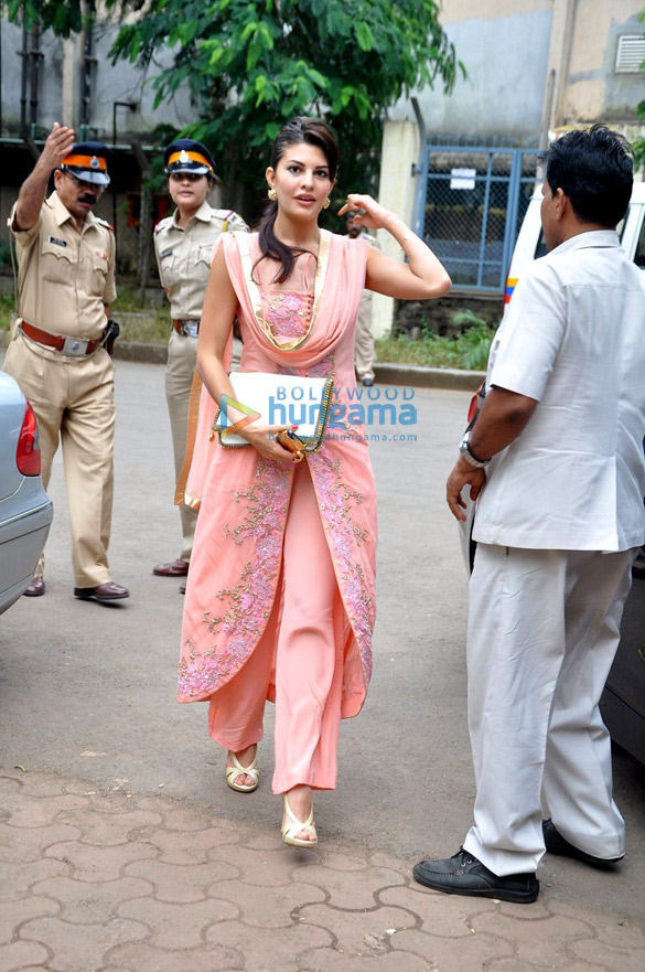 celebs grace the mumbai police mission mrityunjay prize distribution function 10