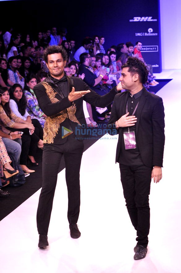 randeep shilpa shamita walk for rajat tangri at lfw 2013 4