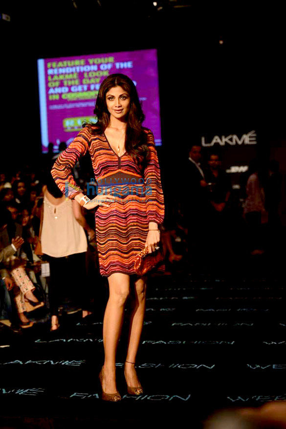 shilpa shamita grace rocky s show at lfw 2013 7