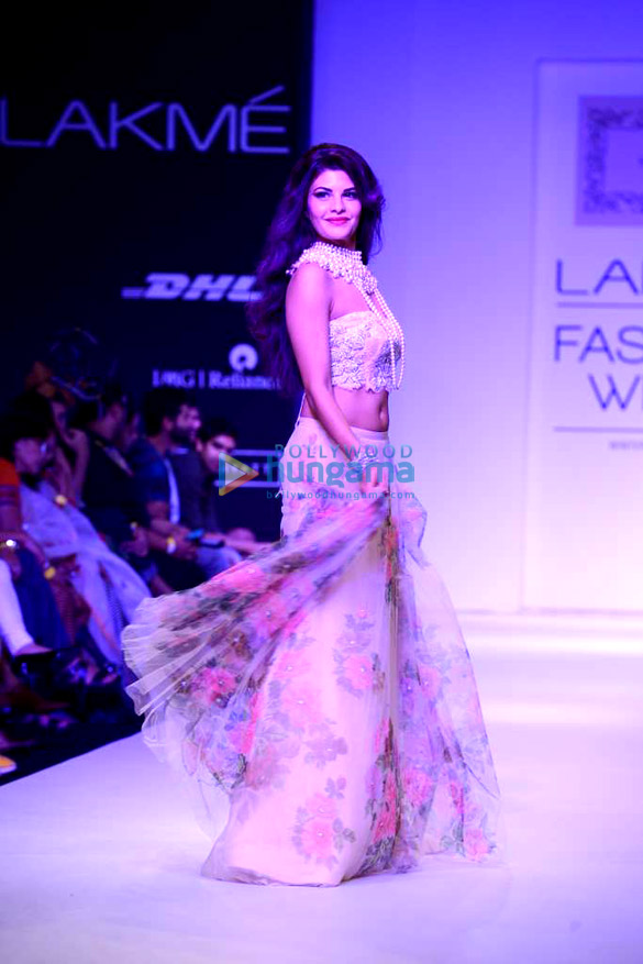 jacqueline kajol walk for shehla khan at lfw 2013 5