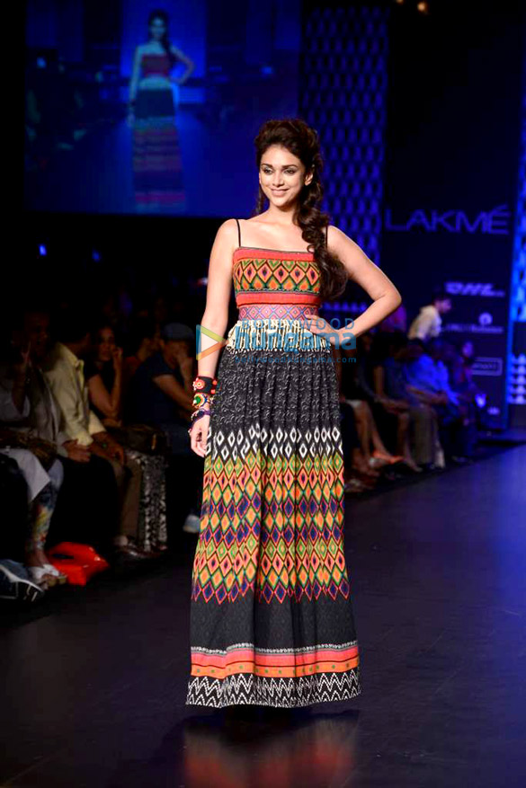 celebs at the lakme fashion week 2013 day 3 43