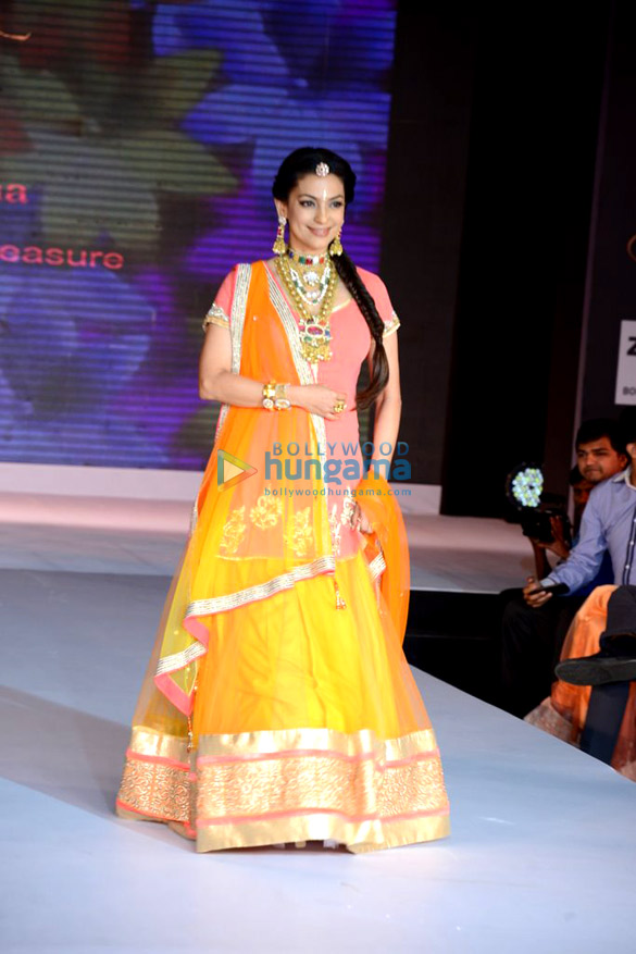 celebs walk the ramp at glamour style walk 2013 3
