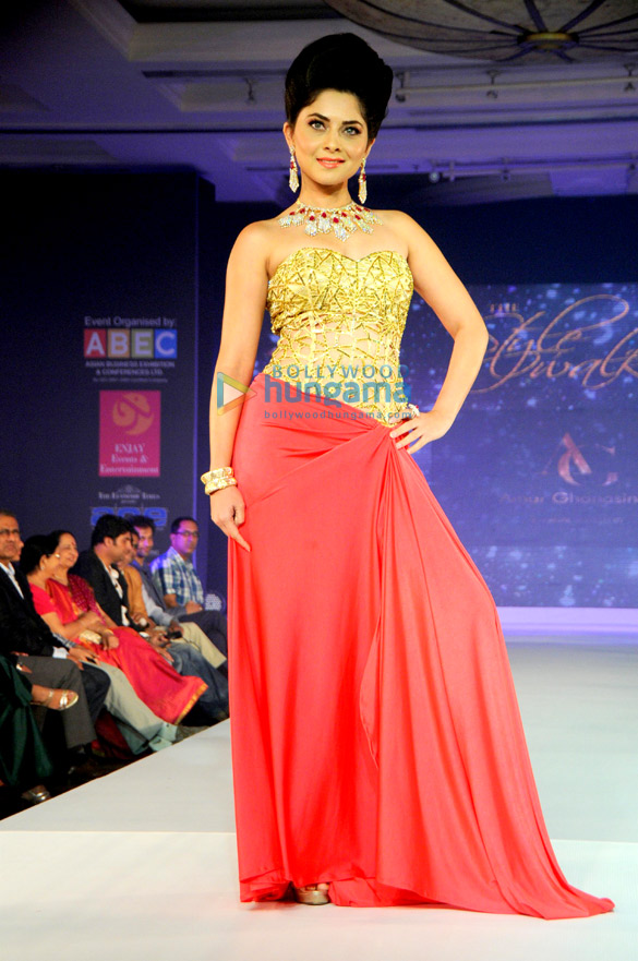 celebs walk the ramp at glamour style walk 2013 25