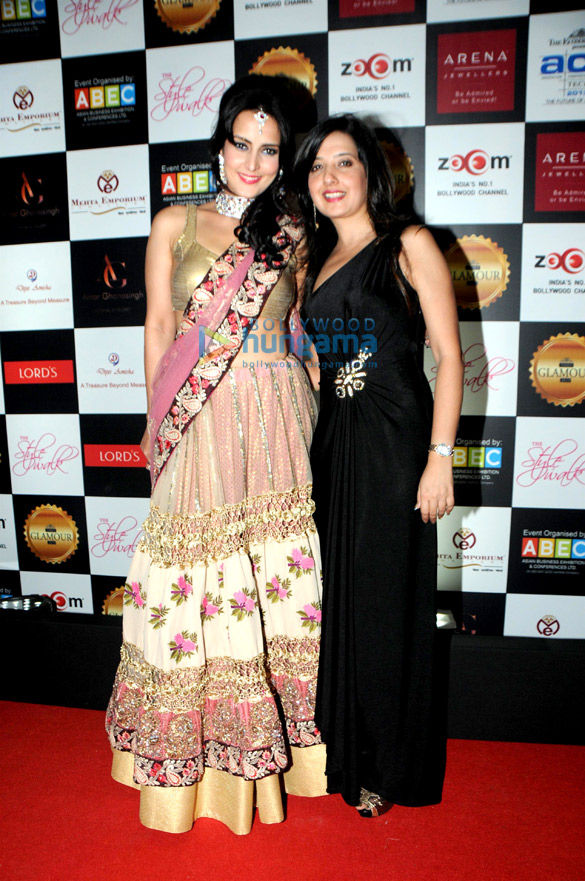 celebs walk the ramp at glamour style walk 2013 38