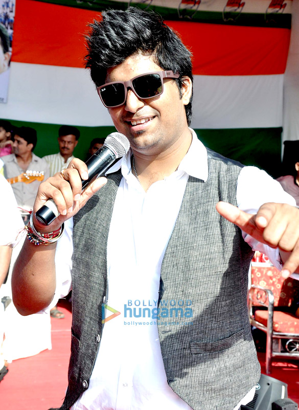 celebs celebrate dahi handi organized by mp sanjay nirupam 11