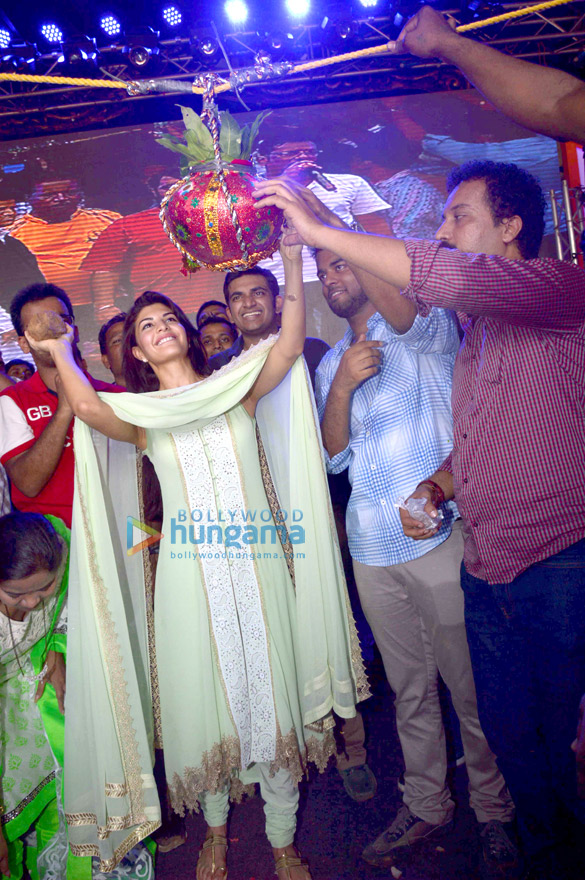 hrithik arjun jacqueline at dahi handi celebration in thane 3