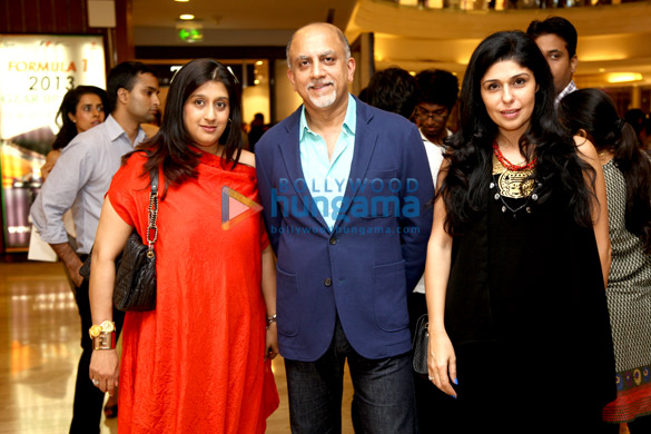 celebs grace vogues fashions night out 19