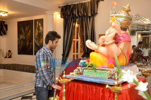 tusshar celebrates ganesh chaturthi at home 4