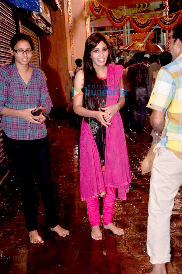 ranbir visits lalbaugcha raja 6