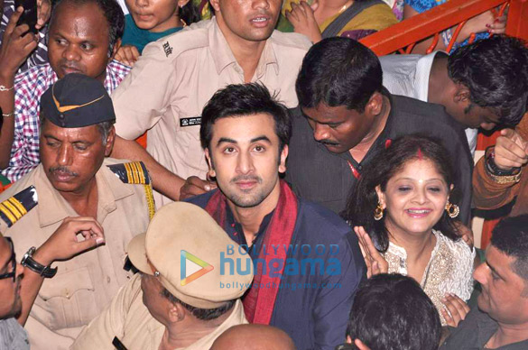ranbir visits lalbaugcha raja 5
