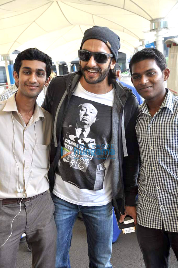 ranveer singh snapped at the airport 7