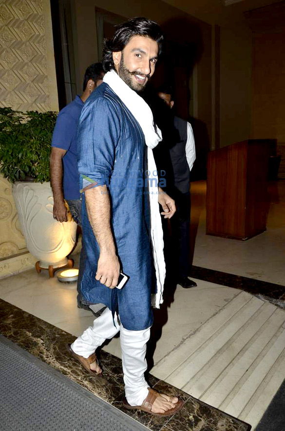 ranveer singh snapped in traditional attire 3