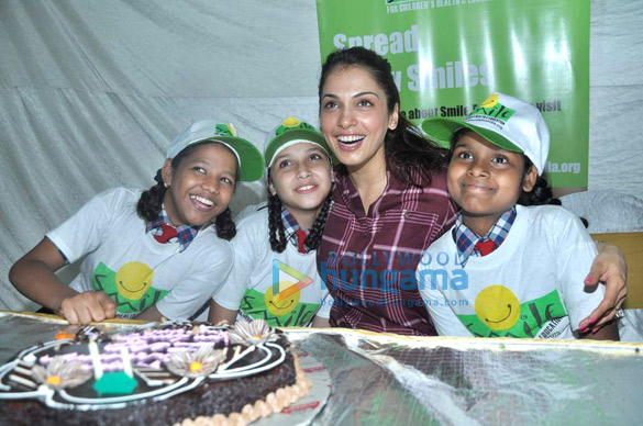 eesha koppikhar celebrates her birthday 5