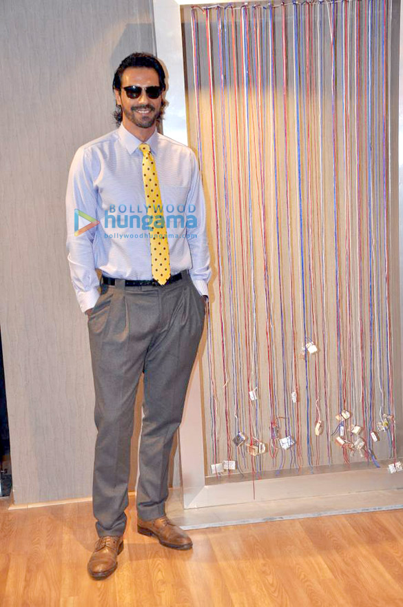 arjun rampal unveils latest ranges of arrows shirts 7