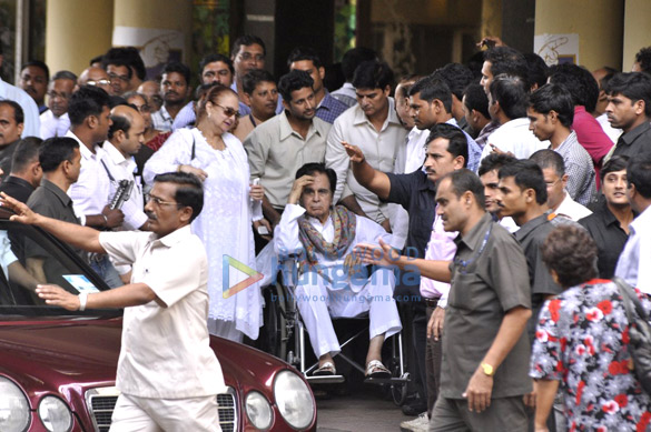 dilip kumar discharged from lilavati hospital 4