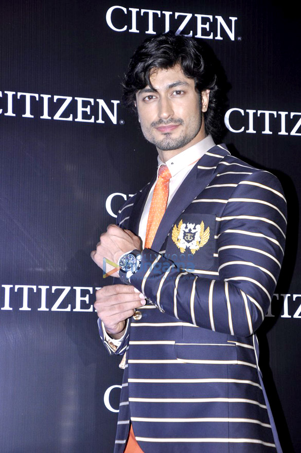 vidyut jamwal unveils citizen watches promaster series 5