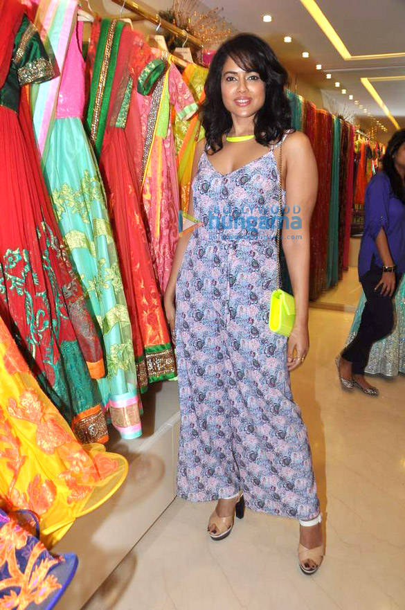 sameera reddy at neeta lullas festive collection launch 5