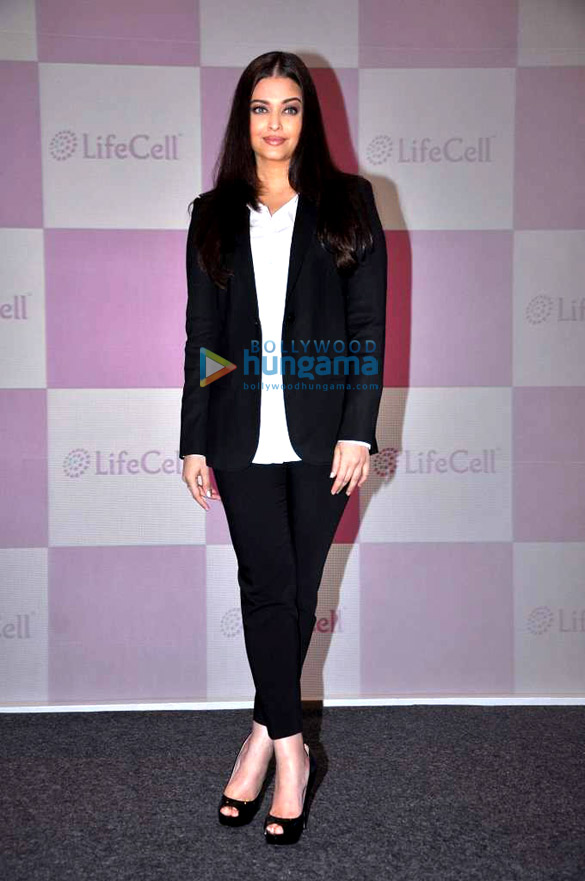 aishwarya unveils stem cell banking solutions by lifecell 6