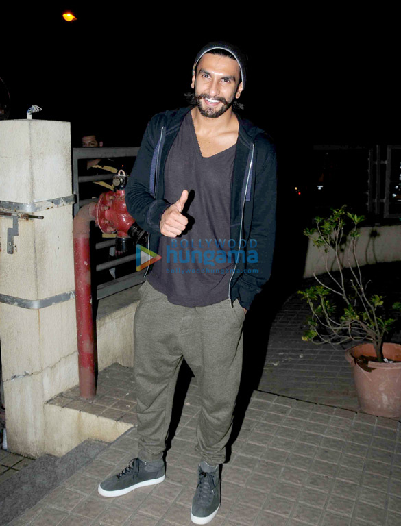ranveer singh snapped outside pvr juhu 4