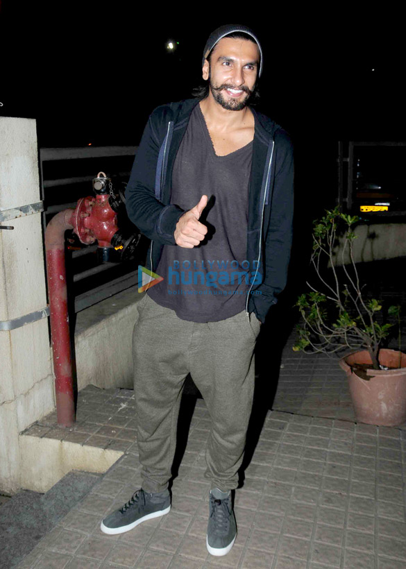 ranveer singh snapped outside pvr juhu 7