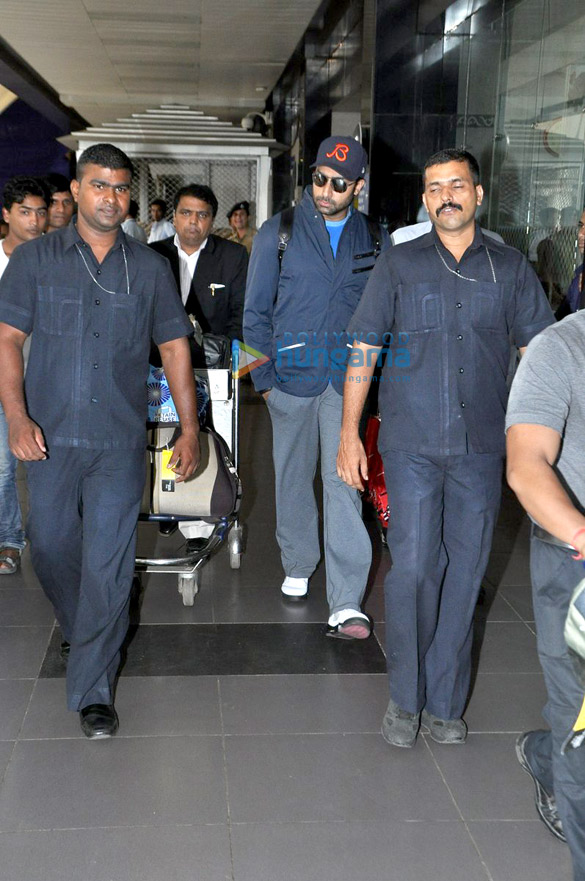 abhishek bachchan snapped at the airport 4
